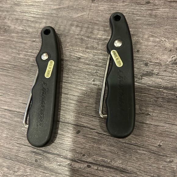 Skate lace hook. For tightening skates. 2 pack. Like new. - Picture 2 of 3